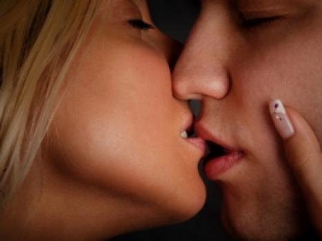 Как правильно целоваться с девушкой: техника поцелуя и практические советы